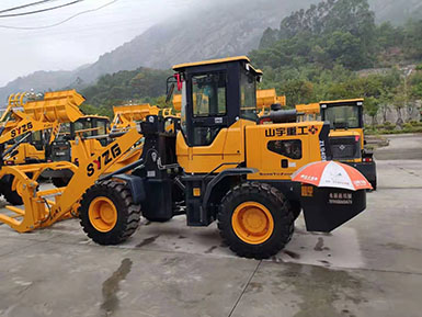 恭喜羅總喜提新車，山宇裝載機(jī)940走起，山宇重工，助您成功！